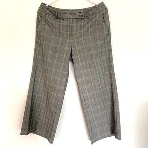 WHBM Black & White Houndstooth Plaid Cropped Flare Trouser